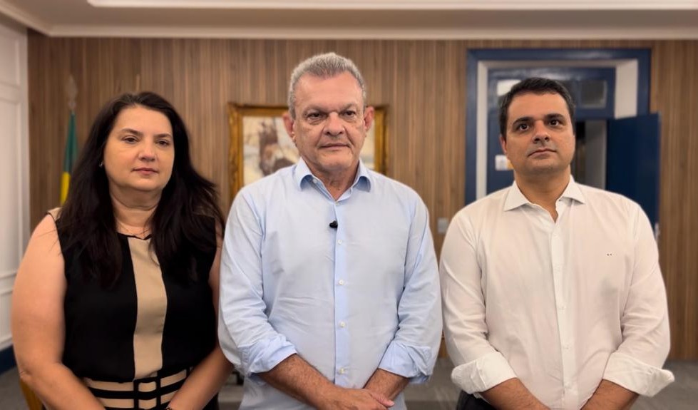 Prefeito fez anúncio ao lado do presidente da Câmara Municipal, Gardel Rolim, e da vereadora Cláudia Gomes